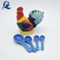 Tenedor de cuchara de cerámica de la forma única del gallo del diseño de China para decorar